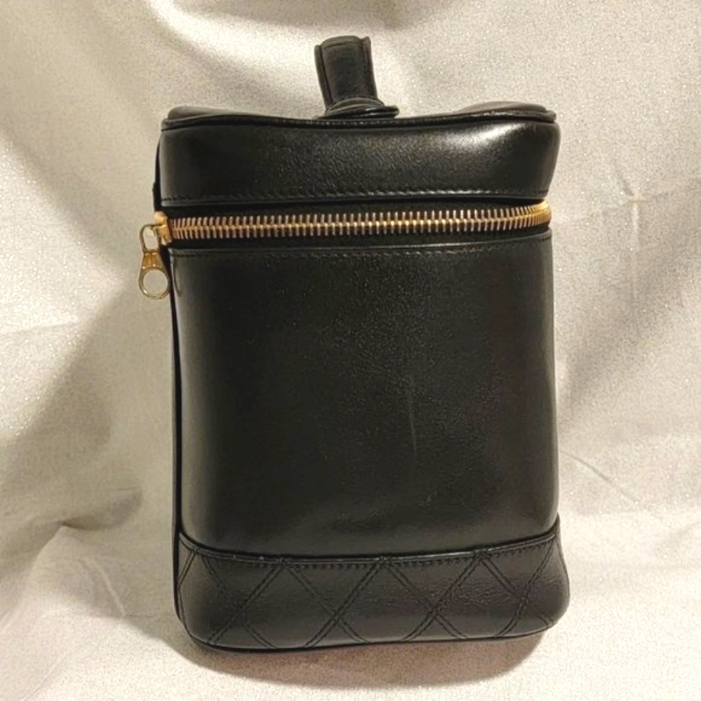 Authentic CHANEL Black Lambskin Leather Vanity Case - Picture 4 of 14